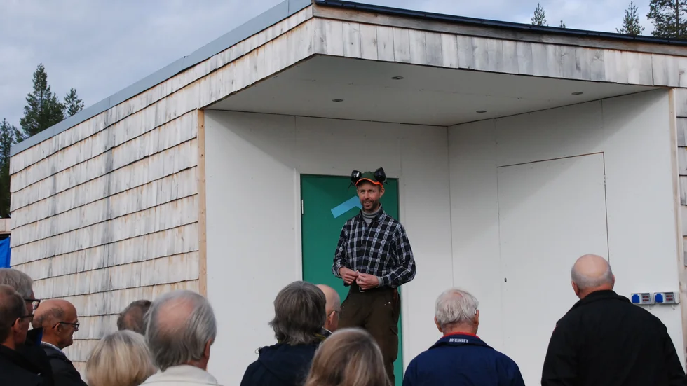 Anders Eriksson kom in från älgjakten och berättade om arkitektritade lågenegrihus från Glommershus