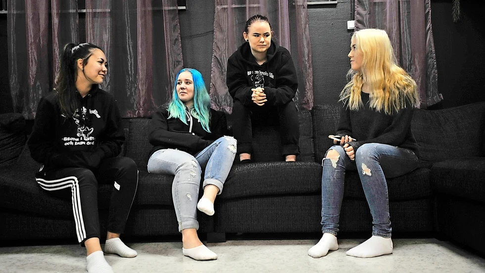 Glada. Saga Lind, Tanja Pettersson, Johanna Oliversson och Julia Mårtensson är några av arrangörerna. Foto: Maria Wallin.
