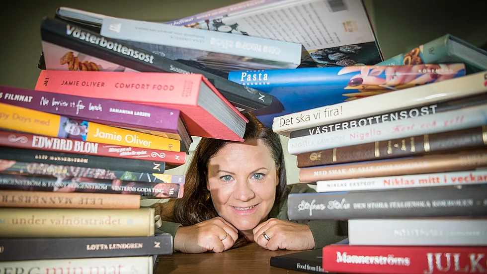 Passion. ”Jag bara måste köpa kokböcker. De är ju så vackra”, säger Stina Renström. Foto: Lars Eriksson.
