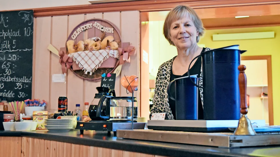 Drivkraften. Föreståndaren Päivi Renling står i caféet.