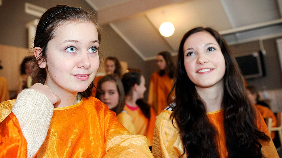 Har rest långt. Katerina Emanovska och Kladuie Brenova besöker Sverige och Skellefteå för första gången.