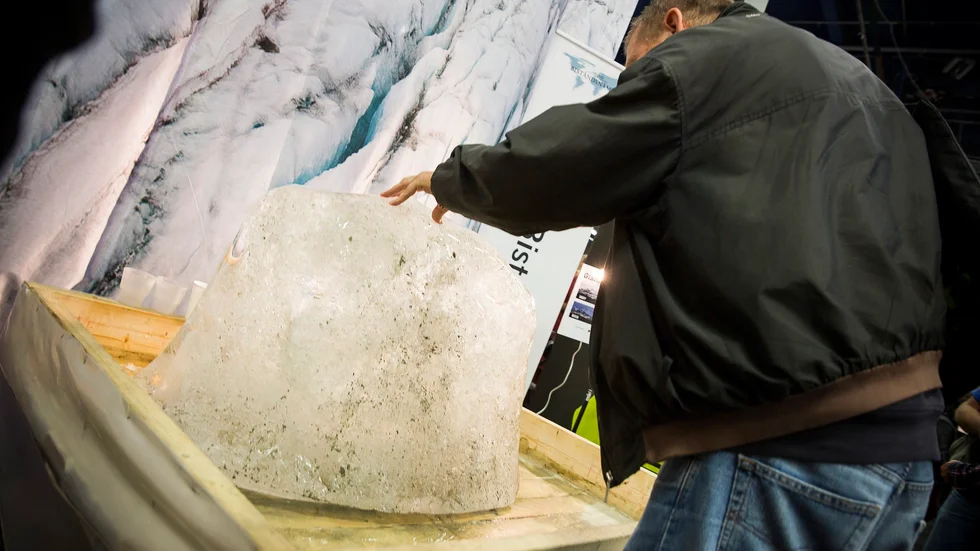 Is från Arjeplog. Ett av mässans mer uppseendeväckande inslag var is hämtad direkt från glaciären Salajekna i Arjeplog. Naturskyddsföreningen stod bakom detta för att dra uppmärksamhet till klimatfrågan. Foto: Alexander Lagergren
