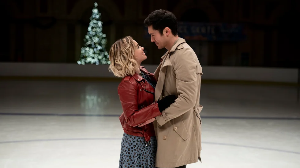 Emilia Clarke och Henry Golding spelar i filmen "Last Christmas" (2019). 