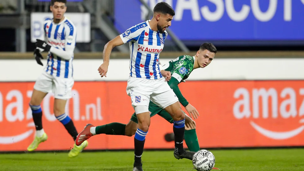 Rami Kaib i kamp med en spelare från FC Zwolle tidigare i januari. Förlusten med 0-1 mot bottenlaget blev droppen som fick klubben att sparka tränaren.