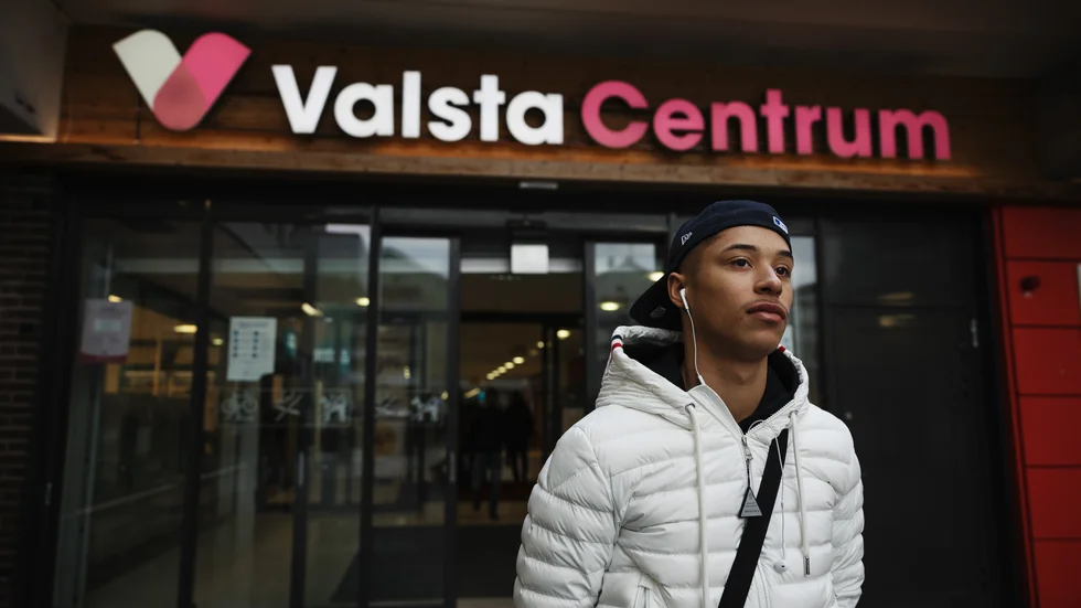 Rapparen Adam "Adaam" Jakobsson  från Valsta i Märsta är nominerad till årets hiphop för albumet "Trapen till radion".