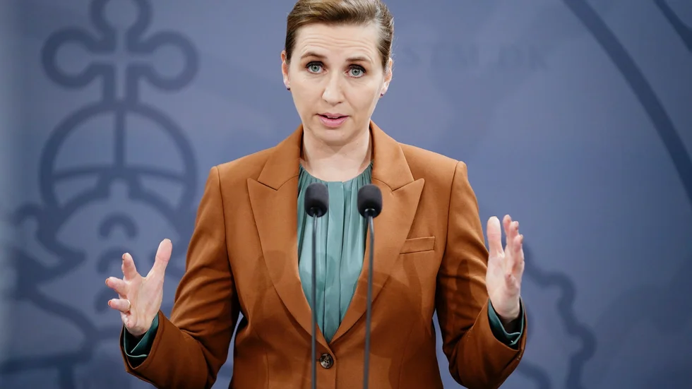 Danmarks statsminister Mette Frederiksen (S) meddelade nya restriktioner på en presskonferens.