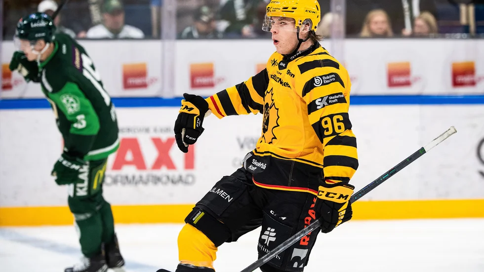 Rickard Hugg fortsätter vara stekhet och stod för ett vackert mål och assist den här kvällen – i kedjan som just nu är en av ligans bästa. 