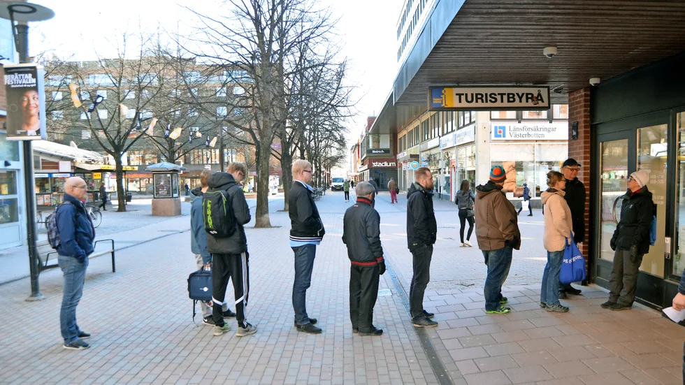Köbildning utanför turistbyrån vid torget. Foto: Jacob Stephenson.
