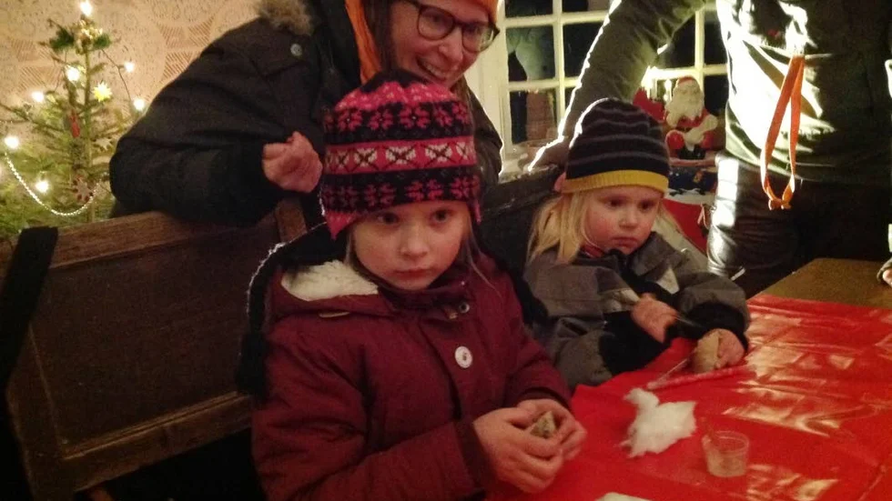 ... och här är mamma Anna-Maria Lindkvist också med på ett hörn.