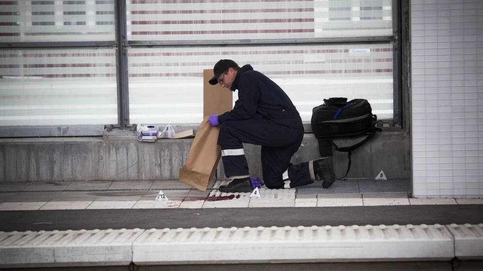Mordplatsen vid centralstationen i Umeå, där den 22-åriga kvinnan sköts till döds. Foto: Scanpix