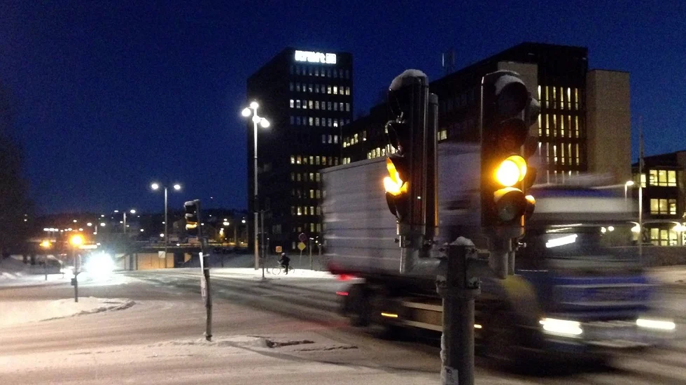 Bilkörningen i centrala Skellefteå hotar signaturen Fridas förstånd.