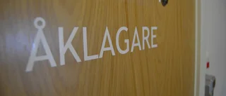 ”De bygger pirar, muddrar stränder”