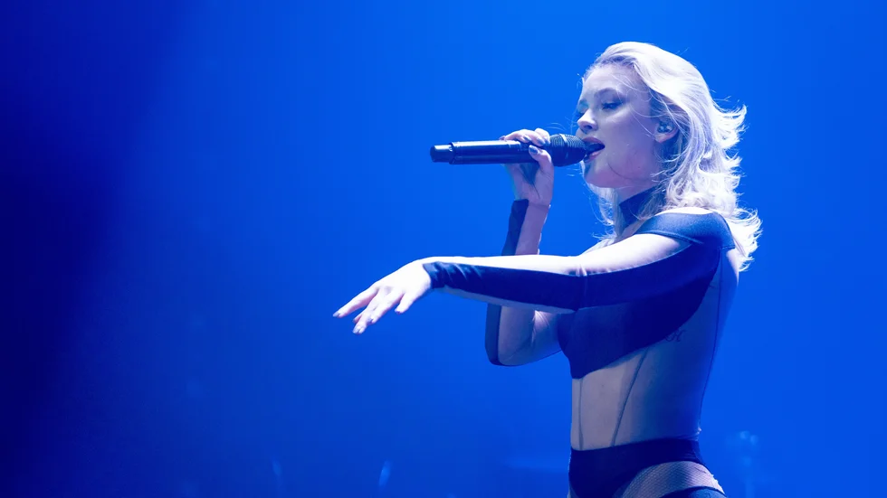 Stjärnan spelade alla hits som hon släppt under sina snart 10 år som artist. Idag är hon bara 23 år, så hon har hunnit mycket trots att hon fortfarande är ung.
