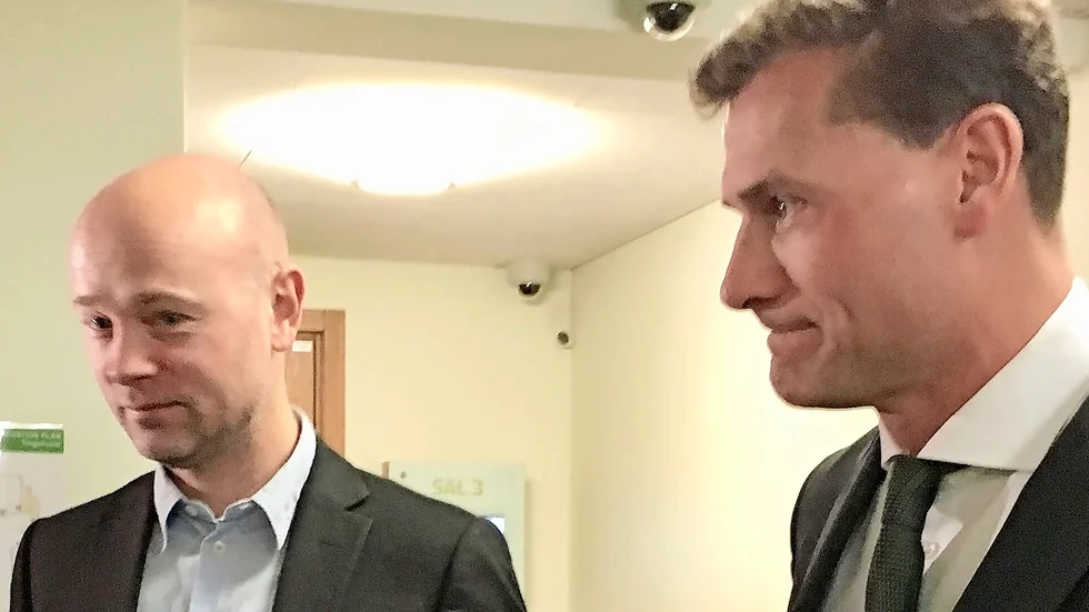 Klas Nilsson, kommunikationsdirektör (till vänster) och Robin Oldenstam, advokat (till höger).