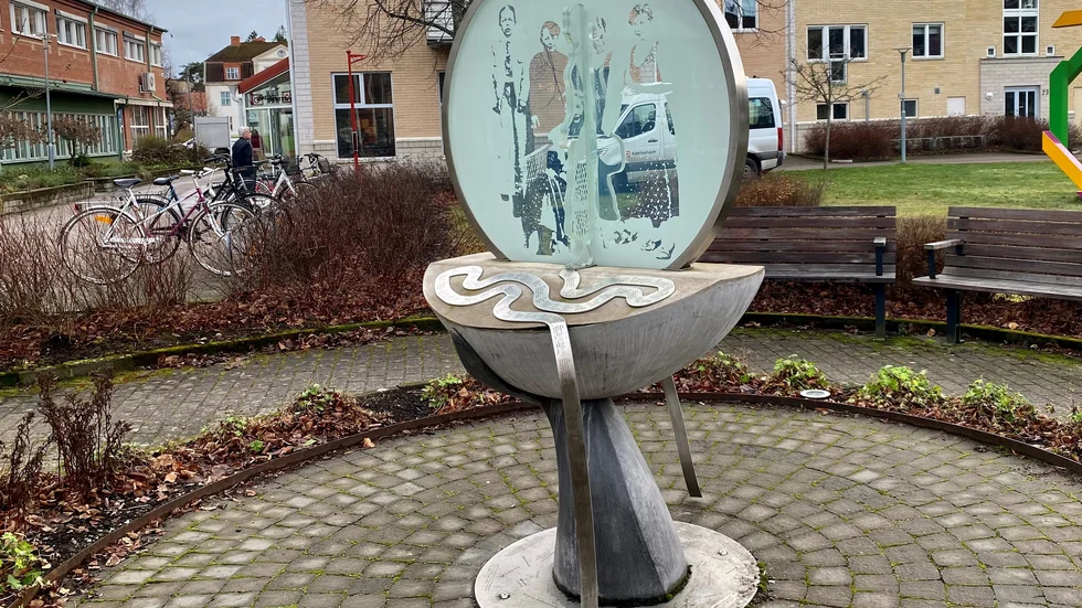 Minnesmärket "Eka" av konstnären Ann-Charlott Fornhed står i Katrineholm och är en hyllning till kvinnliga medborgarskolan på Fogelstad. Invigdes 2017.