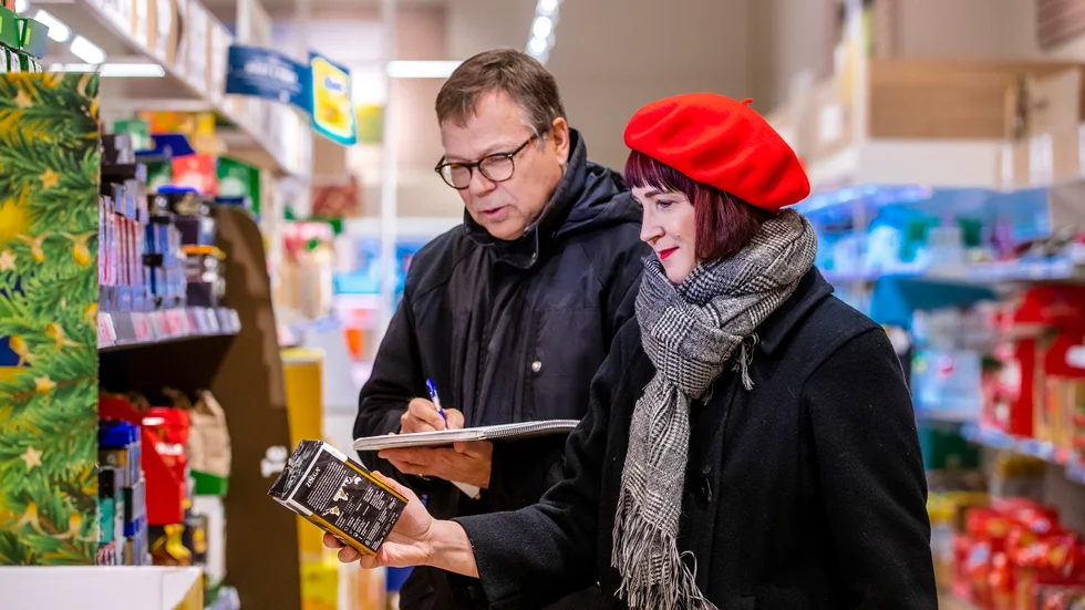 I dag publicerar vi en omfattande prisundersökning. Vi har granskat priset på 86 exakt likadana varor i fem butiker. Det visade sig skilja 9,5 procent mellan den billigaste och den dyraste affären.