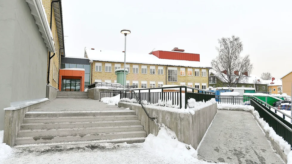Nya problem på nya skolan. Lejonströmsskolans tak läcker. Foto: Jeanette Lövgren.