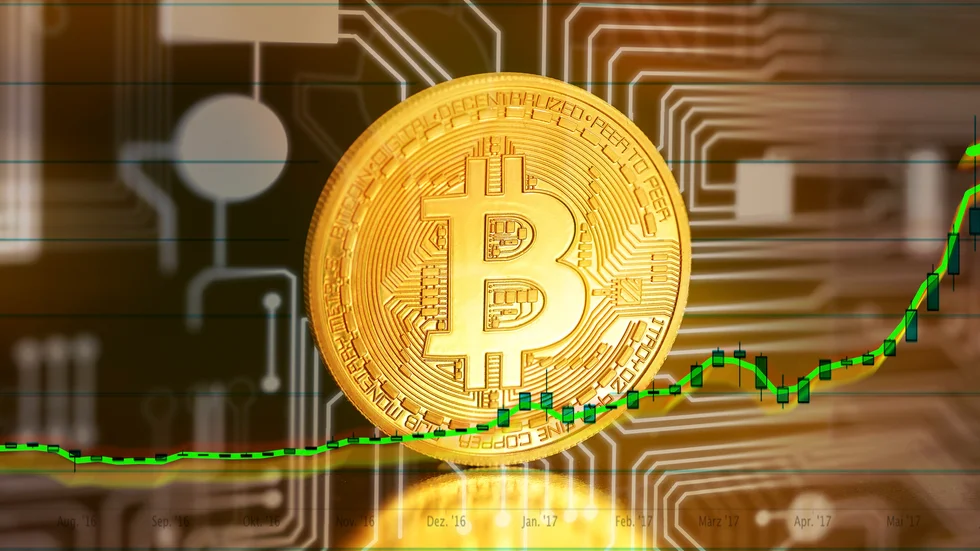 Den digitala valutan Bitcoin grundades i sviterna av finanskrisen 2008 för att möjliggöra betalningar över Internet direkt mellan användare utan någon inblandning från tredje part.
