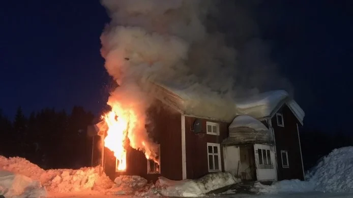 Strax efter klockan 19 onsdagskvällen stod det klart att huset inte skulle gå att rädda.
