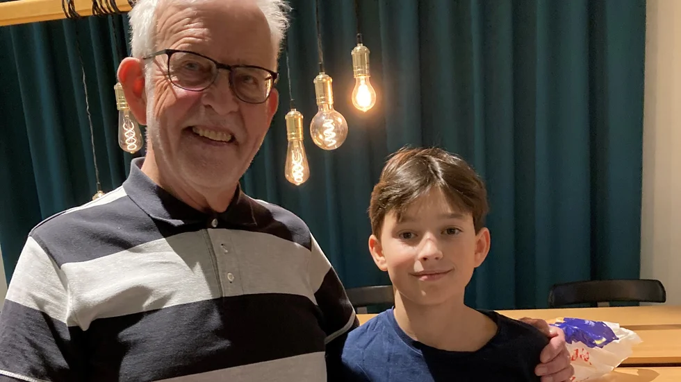 Leif Johansson och Emil Stanojkovic, äldst och yngst i VBK:s skinkbowling, blev också årets vinnare.