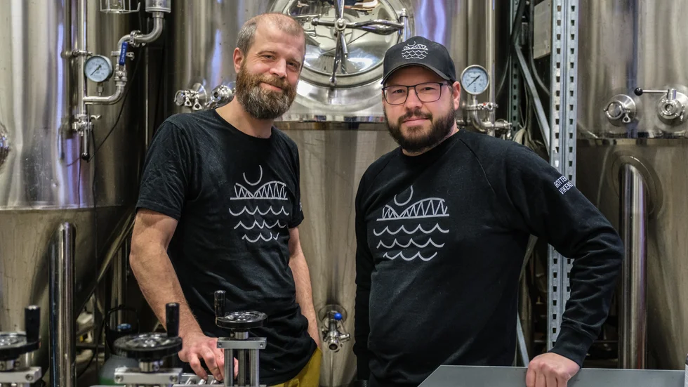 Joakim Nilsson och Mattias Bergströms intresse för öl gjorde att de 2013 startade ett bryggeri. Idag är de tre anställda i företaget.