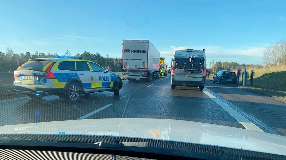Två olyckor inträffade på E4, vilket skapade långa köer.