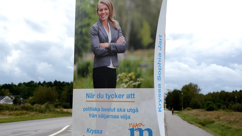 Moderaterna och Vänsterpartiet tog redan i valet 2018 strid för att få affischera på stolpar.