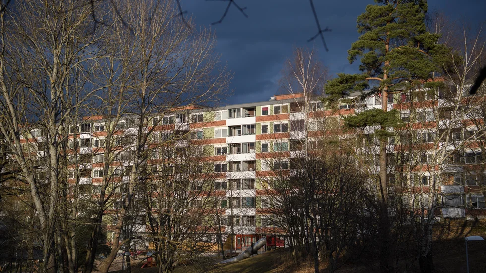 Marknaden klarar inte av att lösa bostadskrisen, anser skribenten.