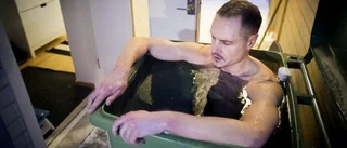 Umeåprofilen startar dagen med dopp i soptunnan