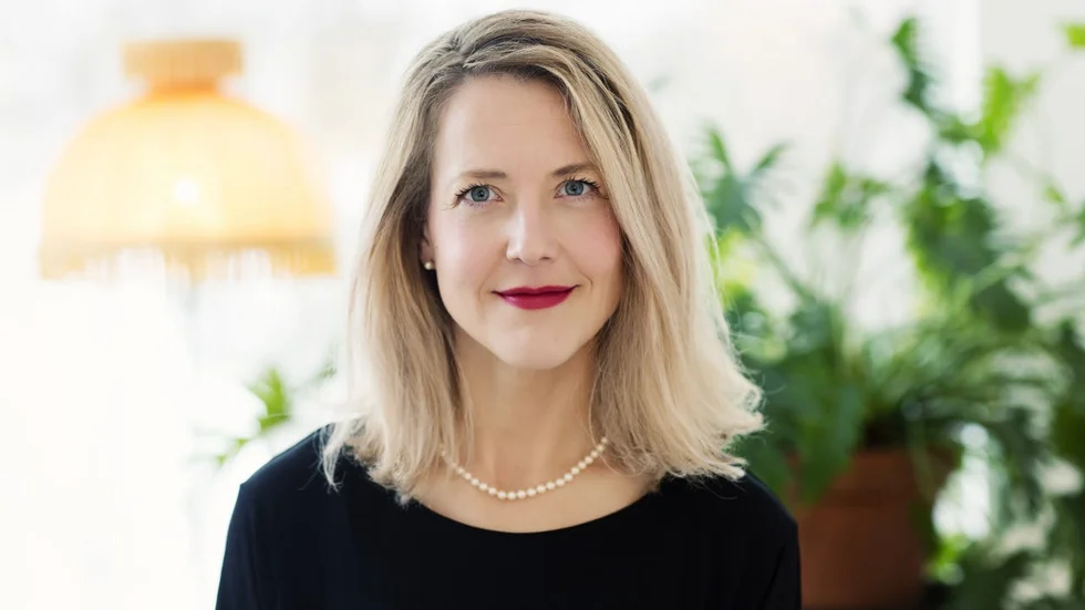 Anna Sundström Lindmark är nominerad för sin bok "Vi skulle segla jorden runt" som behandlar ämnet självmord. 