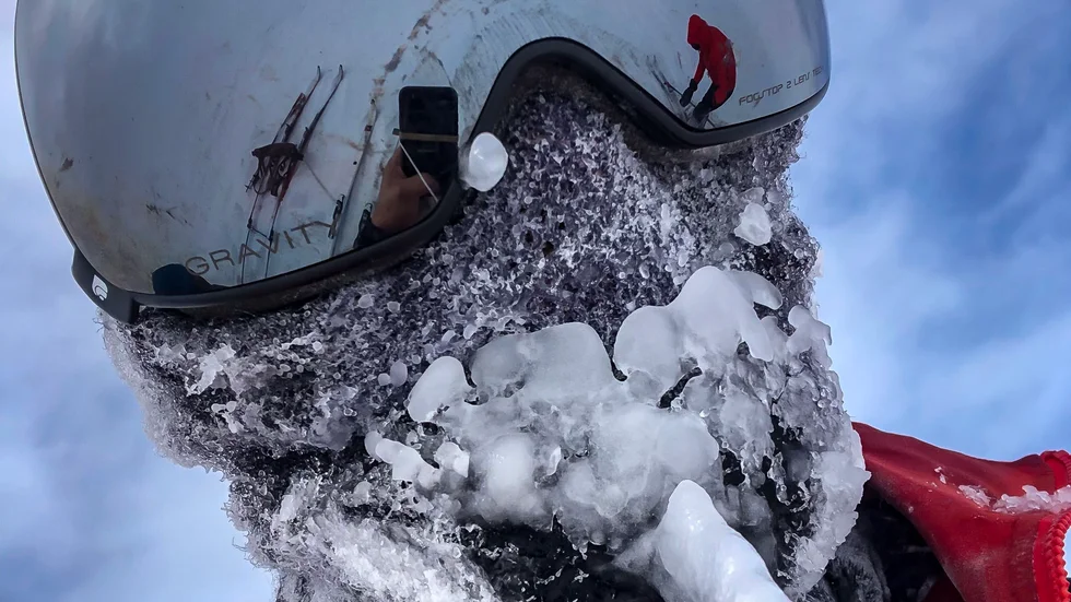 Så här man kan se ut efter åtta timmar på skidor på Grönlands inlandsis. Foto: Privat. 