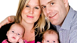 Linda Johansson och Jörgen Andersson, Gamla Ledbergsvägen, Linköping, fick den 3/12 tvillingar som heter Joline och Annabelle. Vikt 2 185 resp 2 238 g, längd 42 resp 44 cm.