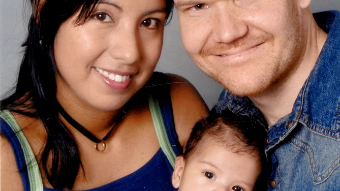 Erik Jarkiewicz och Margie Gonzales fick 23/4 dottern Nikol. Hon föddes Karolinska universitetssjukhuset i Huddinge. Vikt 3 820 g, längd 50 cm. Erik är uppvuxen i Åtvidaberg.