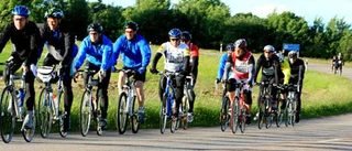 Cyklister körde omkull i regnet