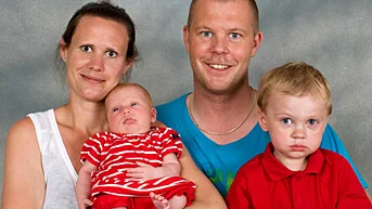 Johanna Nilsson och Fredrik Svensson, Hässleberg, Ekhult, Linköping, fick den 31/5 en dotter som heter Maja. Vikt 4 530 g, längd 50 cm. Med på bilden är även sonen Olle.