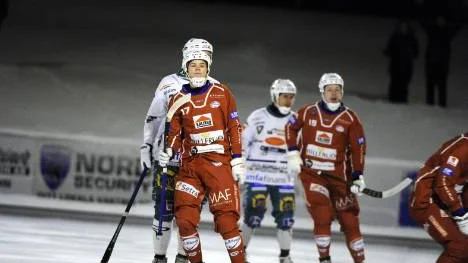 Nu är katastrofen nära. Kalix Bandy förlorade mot Hammarby - och ramlade ner på nedflyttningsmatch.