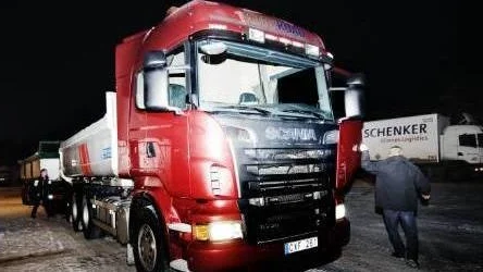 Det nioaxliga ekipaget, draget av en 730 hästkrafter stark Scania och med 78 tons totalvikt, ska testköras för att hitta den optimala ekipaget för malmtransporterna mellan Kaunisvaara och Svappavaara.FOTO: Maria Ekman