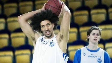 Urule Igbavboa har klivit fram allt mer i takt med att matcherna blivit allt                                    viktigare. Nu är han LF Baskets store slutspelsledare.