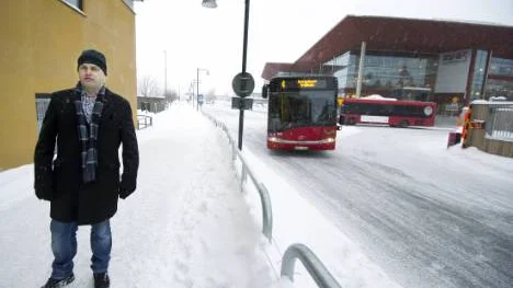 Patrik Isaksson vill att Smedjegatan ska vara tillåten för både bilar och bussar.