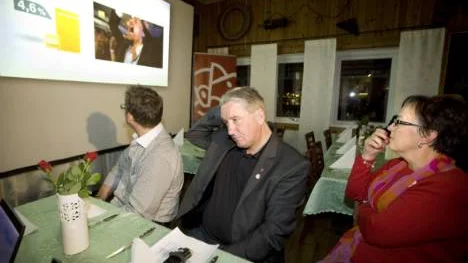 Det är hög tid att länets socialdemokrater ser om sitt hus. Kent Ögren och Karin Åström är inte längre ungdomskandidater.