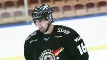 Landslagscentern Niklas Olausson har skrivit på för ytterligare två år i Luleå Hockey.