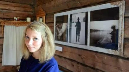 Sara W Eriksson ställer ut bilder på kulturveckan i Lainio. Hon började intressera sig för att fotografera 2003, och beskriver sin stil som föränderlig.