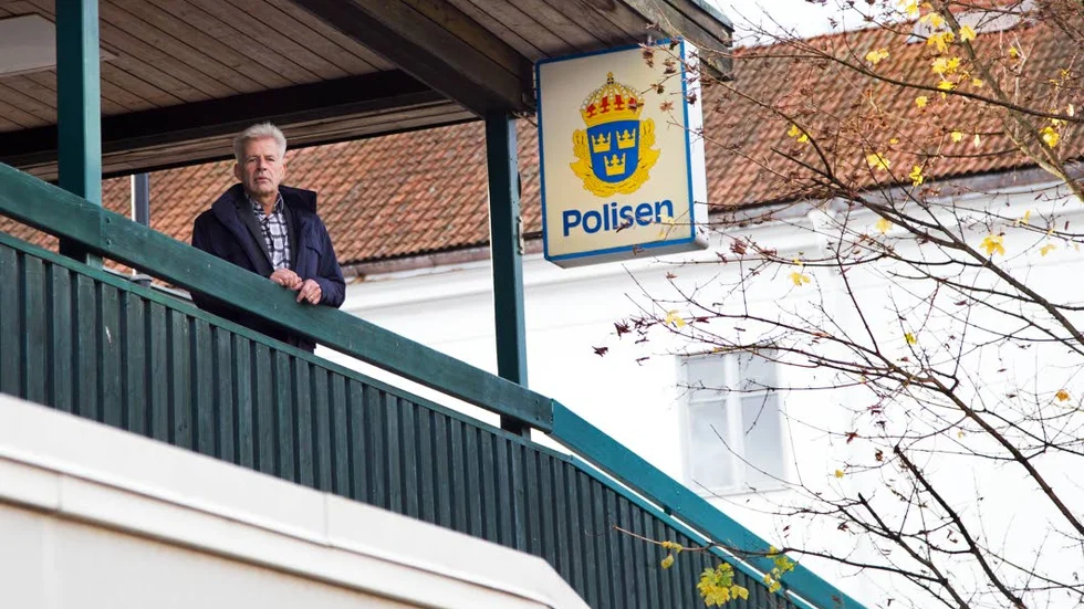 På plats. Ronny Mårtensson, chef för sparbanken i Åtvidaberg, vill ha stationära poliser som kan motverka kriminalitet i orten.