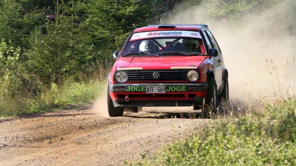 Jimmy Joge, SMK Motala, satte färg på SM-tävlingen i Askersund men tvingades bryta två sträckor från mål med trasig motor.