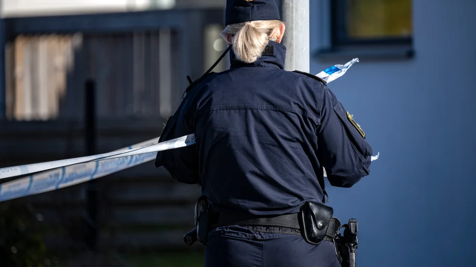 Polisen har spärrat av brandplatsen. Arkivbild.