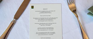 Kungligheterna guidas genom länet