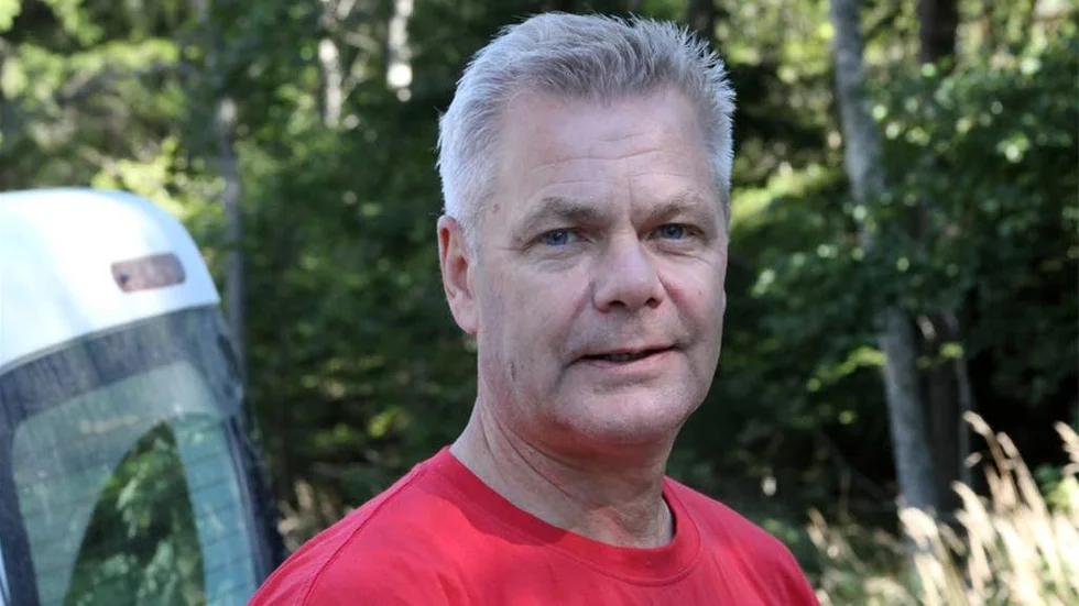 Femte gången gillt. Skogsvaktare Tony Andreasson och Baroniet har försökt tidigare i sommar att få till naturvårdsbränningen.