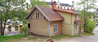 Ung man i gammalt hus