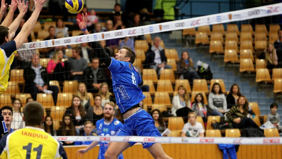 Poängbäst. LVC:s Martin Larsson gjorde flest poäng i LVC, 14 stycken, men det hjälpte föga.