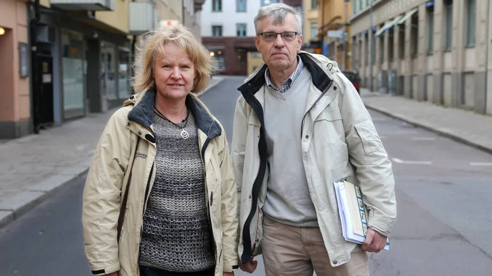 Författare. Syskonen Britt och Leif Risberg på PR-besök i Linköping